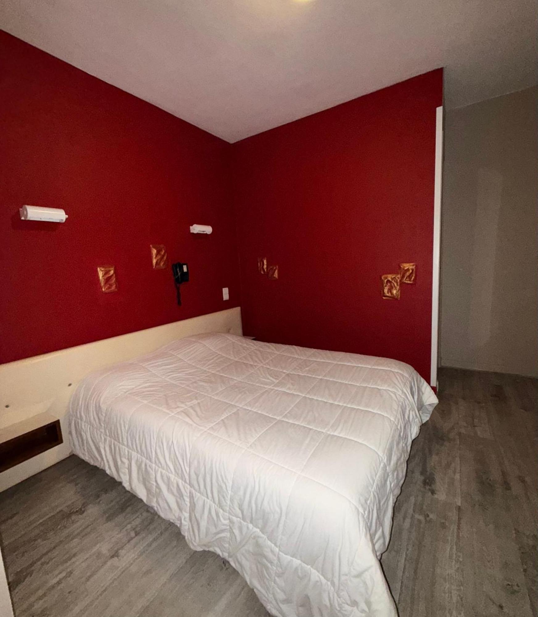 Le Relais De La Route Bleue Otel Saint-Loup  Dış mekan fotoğraf