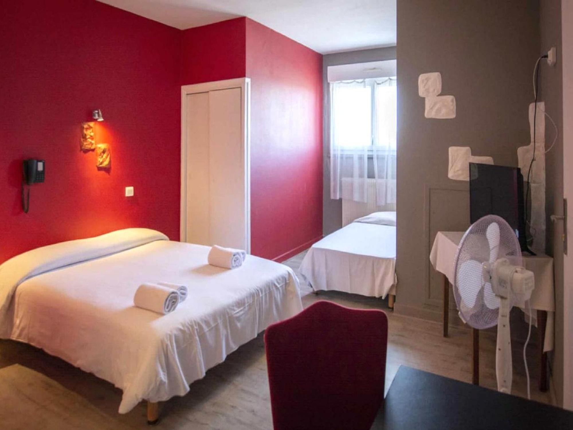 Le Relais De La Route Bleue Otel Saint-Loup  Dış mekan fotoğraf